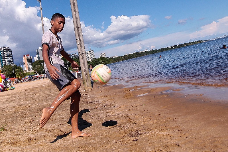 Esporte e lazer na areia da praia (Foto: João Viana/Semcom)