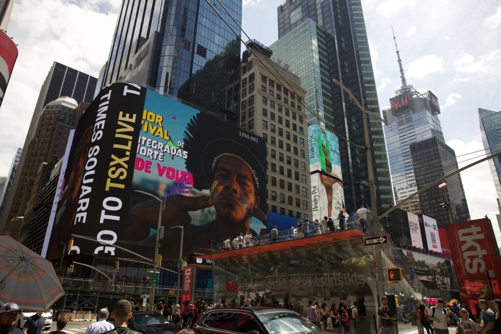 Imagem tirada durante publicidade do #SouManaus2023 na Times Square.