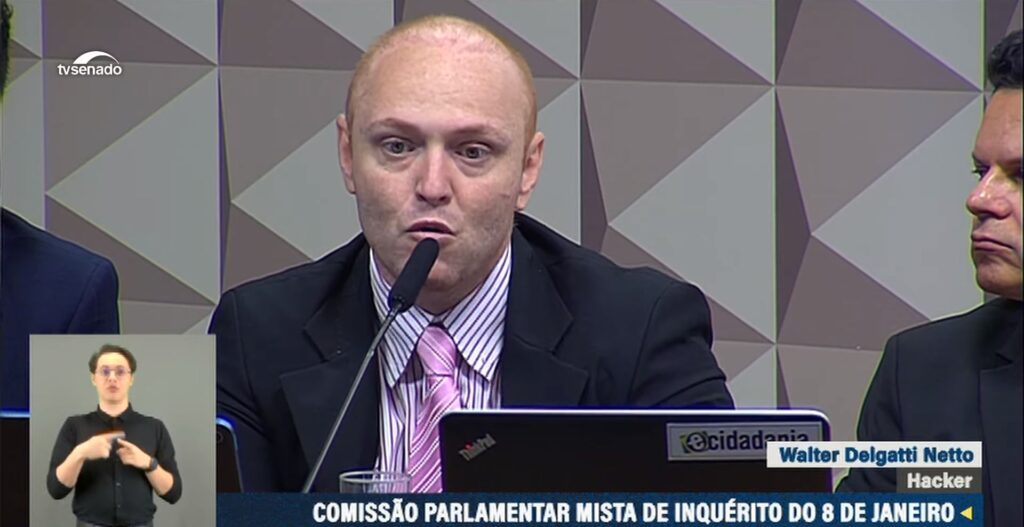 Em CPMI Hacker da Vaza Jato diz que Bolsonaro o prometeu indulto caso grampeasse Moraes