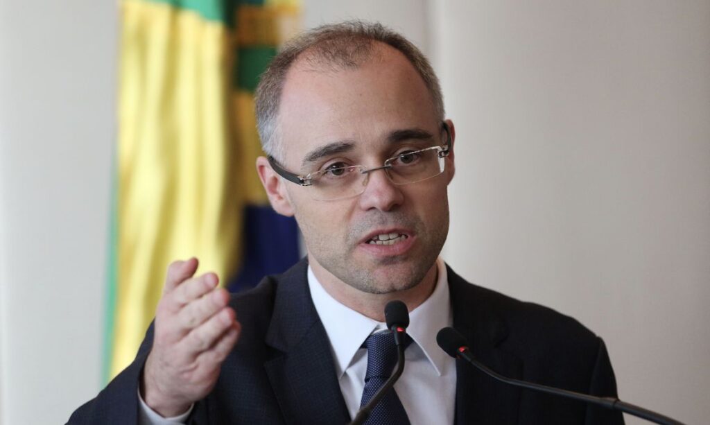 André Mendonça suspende votação sobre descriminalização das drogas