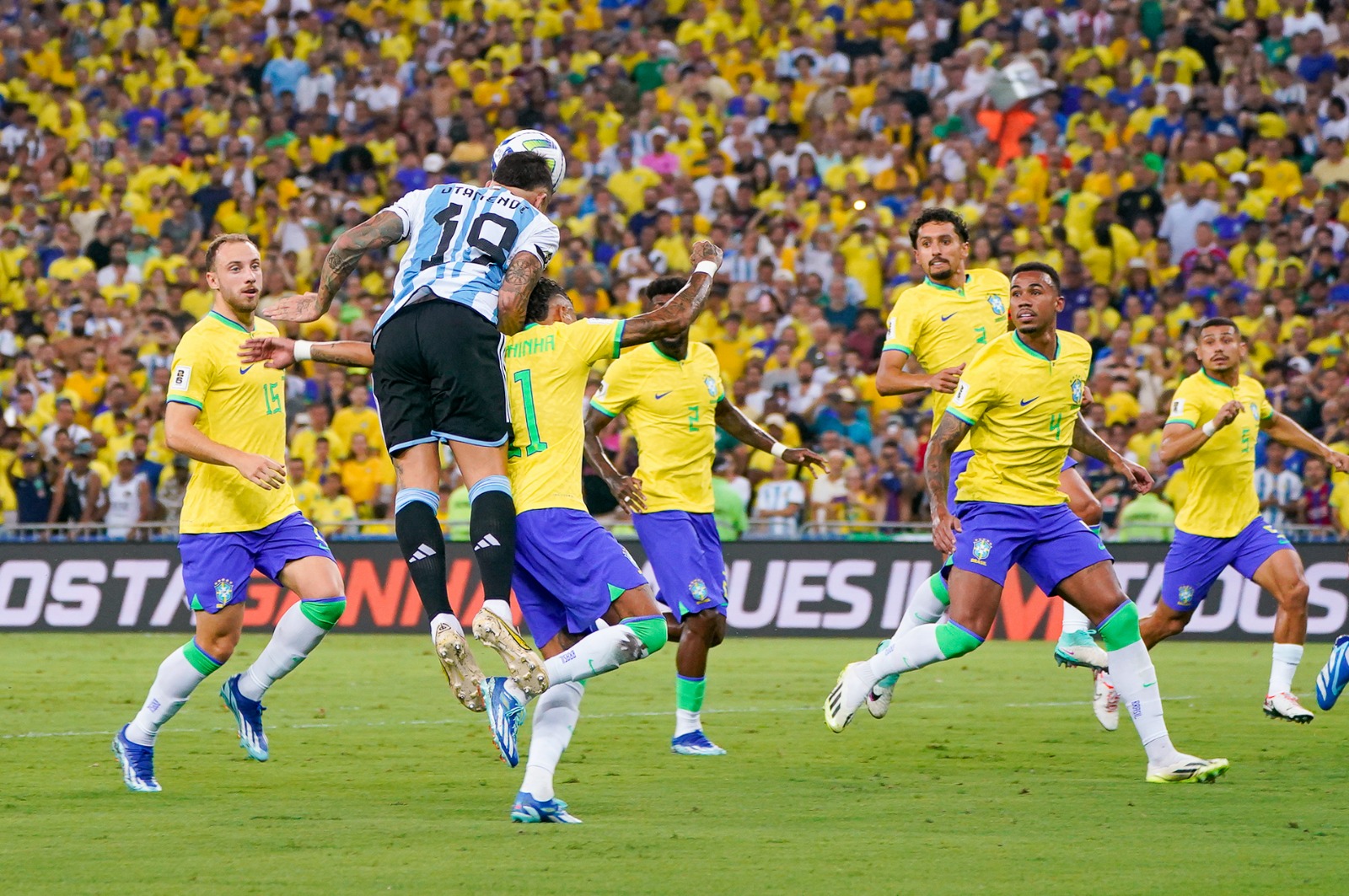 Brasil perde da Argentina no Maracanã e amarga 1ª derrota em casa