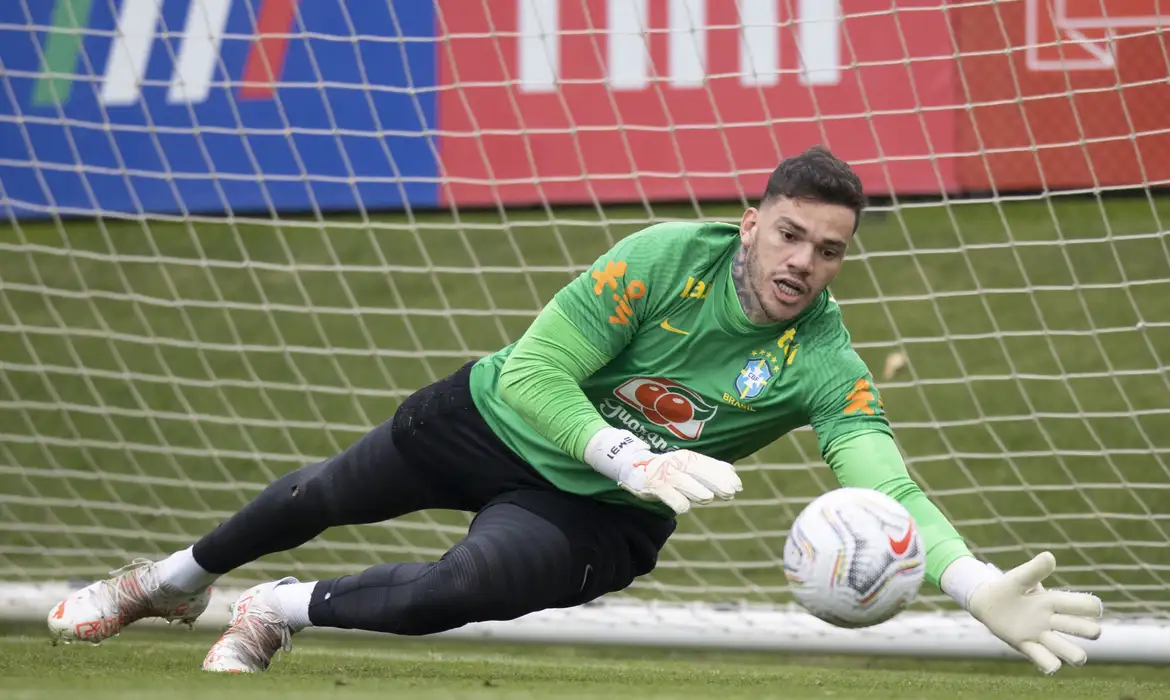 Sem brasileiros, Fifa revela finalistas ao prêmio de melhor goleiro, Esporte