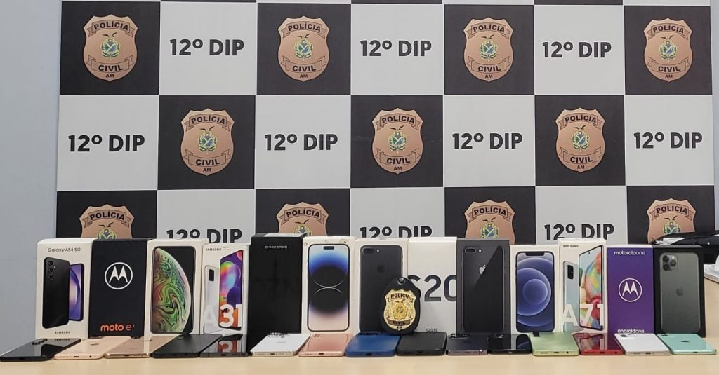 A Polícia Civil do Amazonas (PC-AM), por meio do 12º Distrito Integrado de Polícia (DIP), recuperou 15 aparelhos celulares oriundos de furtos e roubos ocorridos na capital amazonense. Os aparelhos foram entregues aos donos nesta quinta-feira (02), na unidade policial, situada na avenida Professor Nilton Lins, Parque das Laranjeiras, bairro Flores, zona centro-sul. 