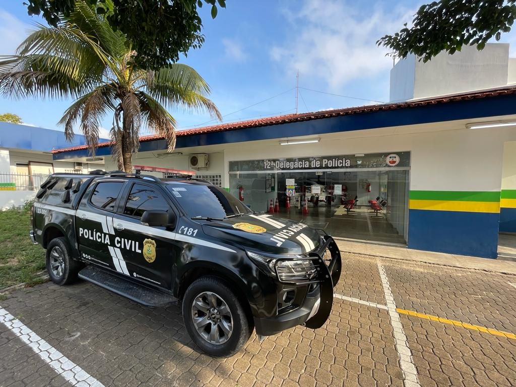 A Polícia Civil do Amazonas (PC-AM), por meio do 12º Distrito Integrado de Polícia (DIP), recuperou 15 aparelhos celulares oriundos de furtos e roubos ocorridos na capital amazonense. Os aparelhos foram entregues aos donos nesta quinta-feira (02), na unidade policial, situada na avenida Professor Nilton Lins, Parque das Laranjeiras, bairro Flores, zona centro-sul. 