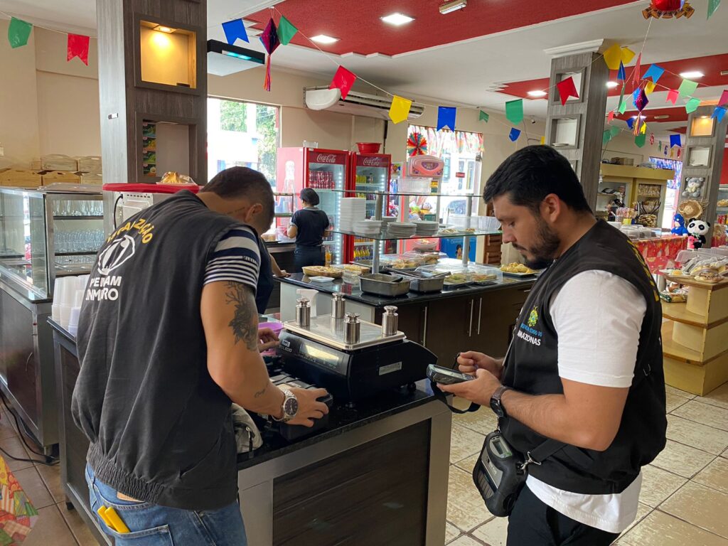 Durante a operação “Férias Escolares”, os agentes do instituto fiscalizaram estabelecimentos que comercializam comida a quilo e pão francês