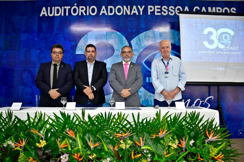 Evento em comemoração aos 30 anos do Ipem-AM, secretário Serafim Corrêa, diretor-presidente do Ipem-AM, Renato Marinho, diretores administrativo e técnico do Ipem-AM, Marco Aurélio Oliveira e Itamar Souto, respectivamente