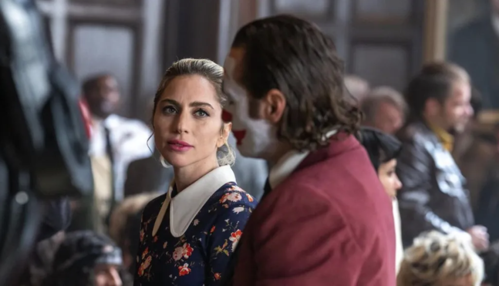Lady Gaga como Arlequina e Joaquin Phoenix como Coringa em nova foto de “Coringa Delírio a Dois”