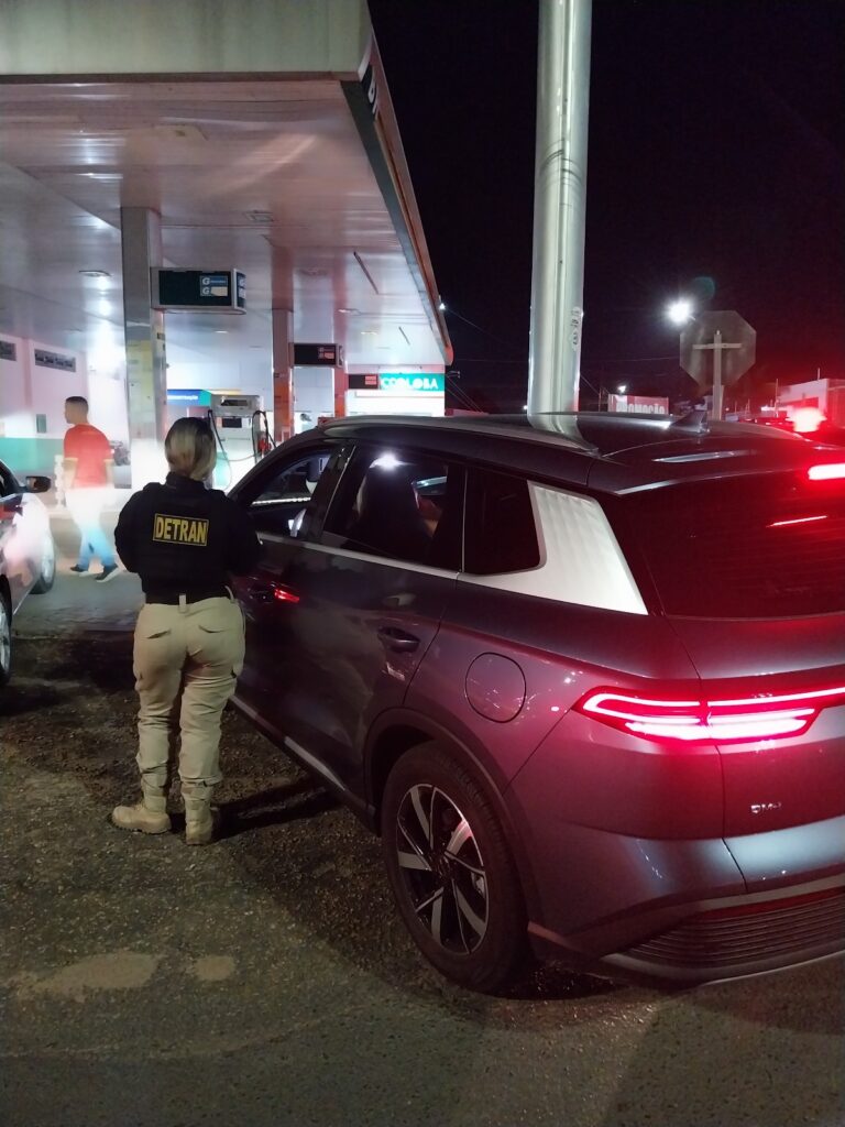 O Detran-RR (Departamento Estadual de Trânsito de Roraima), com apoio da Polícia Militar, realizou uma blitz da operação Lei Seca na noite desta sexta-feira, 31, em dois pontos da Capital. A própria legislação diz que é tolerância zero para bebida alcoólica.