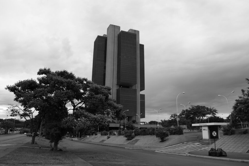 As expectativas para a inflação brasileira ao fim deste ano pararam de subir após 19 semanas seguidas de revisões para cima, mostraram dados do Boletim Focus publicados pelo Banco Central (BC), nesta quarta-feira (5).