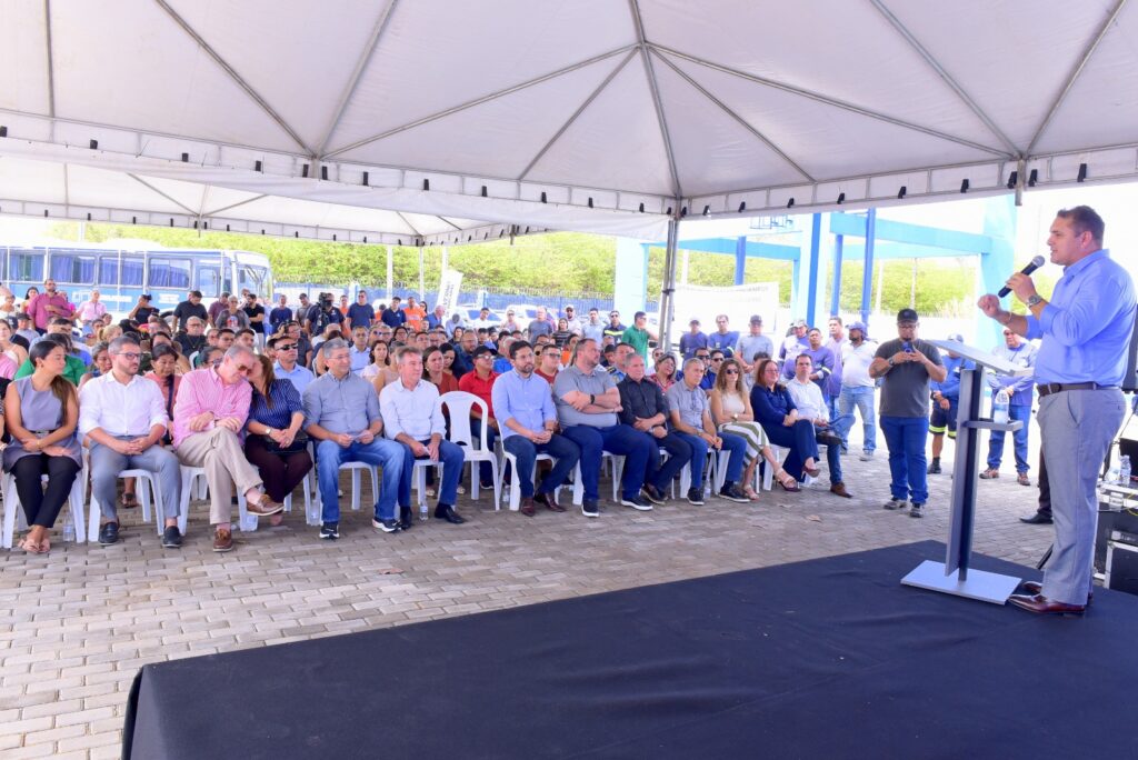 Na manhã desta quarta-feira, 19, o Governo de Roraima inaugurou um novo Centro de Reservação e Distribuição de Água que abrange os bairros Pedra Pintada e Said Salomão e parte do Monte Cristo. A obra da Caer (Companhia de Água e Esgotos de Roraima) teve investimento de R$ 11 milhões do Governo e beneficia mais de 15 mil moradores desses bairros.