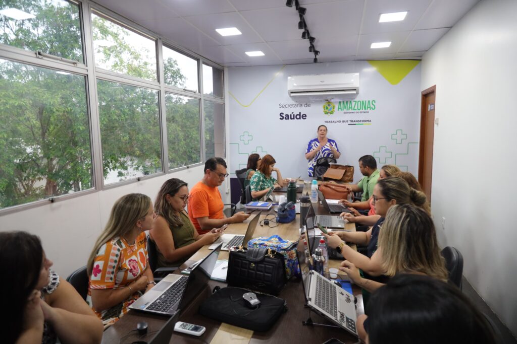 A Secretaria de Estado de Saúde (SES-AM) realiza o monitoramento contínuo das unidades de urgência e emergência neste período de Carnaval. São 25 unidades em funcionamento na capital. Segundo a SES-AM, entre sexta-feira e domingo, foram realizados mais de 14,2 mil atendimentos nos prontos-socorros.