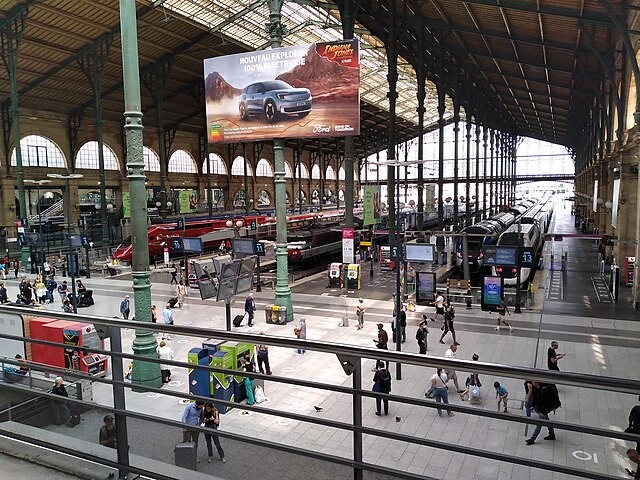 Uma bomba não detonada da Segunda Guerra Mundial foi descoberta nesta sexta-feira (7), interrompendo o tráfego na movimentada Estação du Nord, em Paris, a terceira estação ferroviária mais movimentada do mundo.