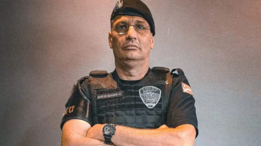 A 5ª Câmara de Direito Criminal do Tribunal de Justiça de São Paulo (TJ-SP) condenou o atual secretário de Segurança Urbana, Mobilidade e Defesa Civil de Ribeirão Pires (SP), Sandro Torres Amante, a 2 anos e 11 meses de reclusão em regime semiaberto, além de 14 dias-multa, por furto qualificado em dois açougues da cidade. O crime ocorreu em 2018, quando o agora secretário ainda não ocupava o cargo atual. A decisão também resultou na perda do cargo público.