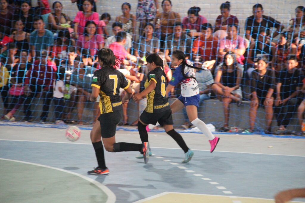 O município de Normandia se despediu, nesta segunda-feira, 5, da 6ª etapa municipal dos 52º JERs (Jogos Escolares de Roraima), promovidos pelo Governo do Estado. Durante cinco dias de intensas competições, mais de 800 participantes — entre atletas, professores, técnicos e organizadores — viveram momentos marcantes de garra, superação e celebração do esporte.