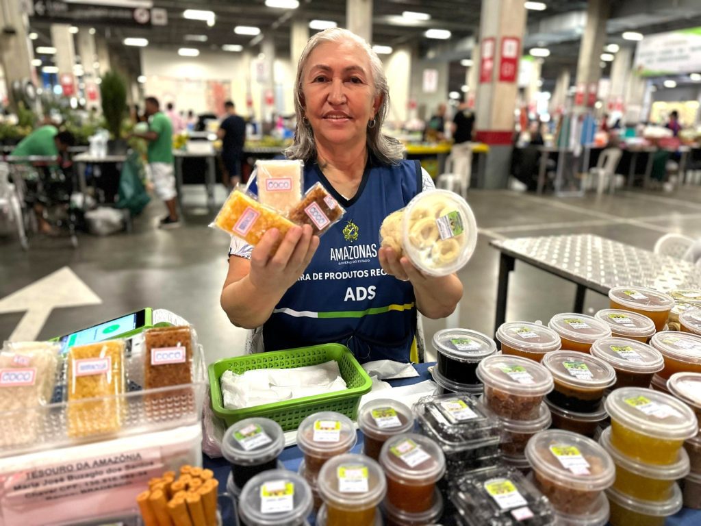 A Agência de Desenvolvimento Sustentável do Amazonas (ADS) destaca o calendário de funcionamento das Feiras de Produtos Regionais, que esta semana irão ocorrer na terça e quarta-feira (17 e 18/06), e no sábado e domingo (21 e 22/06) em Manaus. As tradicionais edições realizadas nas quintas-feiras, na Praça de Alimentação do bairro Dom Pedro, e no Manaus Plaza Shopping, no bairro Chapada, excepcionalmente, não irão correr nesta semana, devido ao feriado nacional de Corpus Christi.