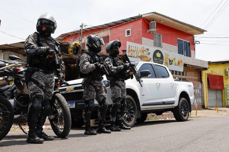 O Amazonas registrou uma redução de 29,79% em roubos de veículos, em 2024, totalizando 846 registros contra 1.205, em 2023. Essa foi a quinta maior redução do país, de acordo com o Mapa da Segurança Pública 2025, divulgado, no dia 11 de junho, pelo Ministério da Justiça e Segurança Pública (MJSP).