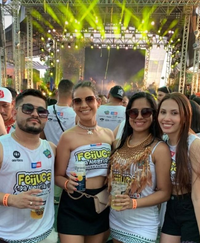 A contagem regressiva para a Feijuca da Alegria 2025 já começou, e um dos momentos mais esperados pelos foliões é, sem dúvida, a revelação das camisas personalizadas do evento. A festa, que acontece no dia 28 de junho, no Amazon River Resort, em Parintins, reforça neste ano o cuidado com os detalhes que tornam a experiência ainda mais inesquecível — e o visual é parte essencial disso.