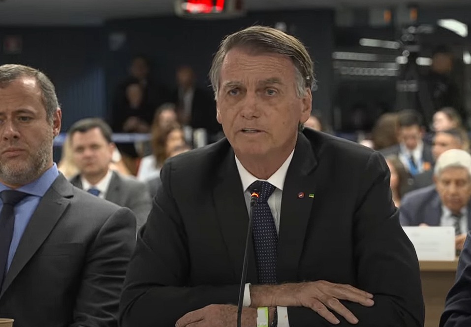 O Supremo Tribunal Federal (STF) retomou nesta terça-feira (10) os interrogatórios sobre a suposta trama golpista de 2022. O ex-presidente Jair Bolsonaro (PL), sexto réu a depor na ação penal que investiga uma suposta conspiração para impedir a posse de Lula após as eleições de 2022.