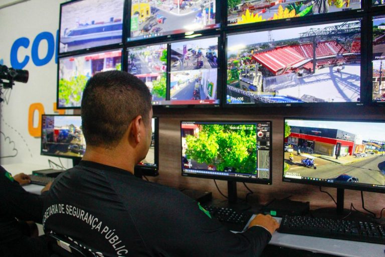 Como parte do reforço na segurança, o Governo do Amazonas, por meio da Secretaria de Estado de Segurança Pública (SSP-AM) instalou cerca de 80 câmeras do Sistema Paredão, com tecnologia de reconhecimento facial e de placas, em Parintins (a 369 quilômetros de Manaus). Os equipamentos estão instalados em pontos estratégicos da cidade e vão auxiliar as Forças de Segurança na localização de pessoas procuradas e veículos com restrição de roubo ou furto.