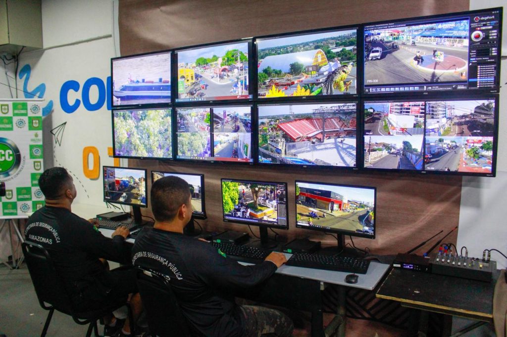 Como parte do reforço na segurança, o Governo do Amazonas, por meio da Secretaria de Estado de Segurança Pública (SSP-AM) instalou cerca de 80 câmeras do Sistema Paredão, com tecnologia de reconhecimento facial e de placas, em Parintins (a 369 quilômetros de Manaus). Os equipamentos estão instalados em pontos estratégicos da cidade e vão auxiliar as Forças de Segurança na localização de pessoas procuradas e veículos com restrição de roubo ou furto.