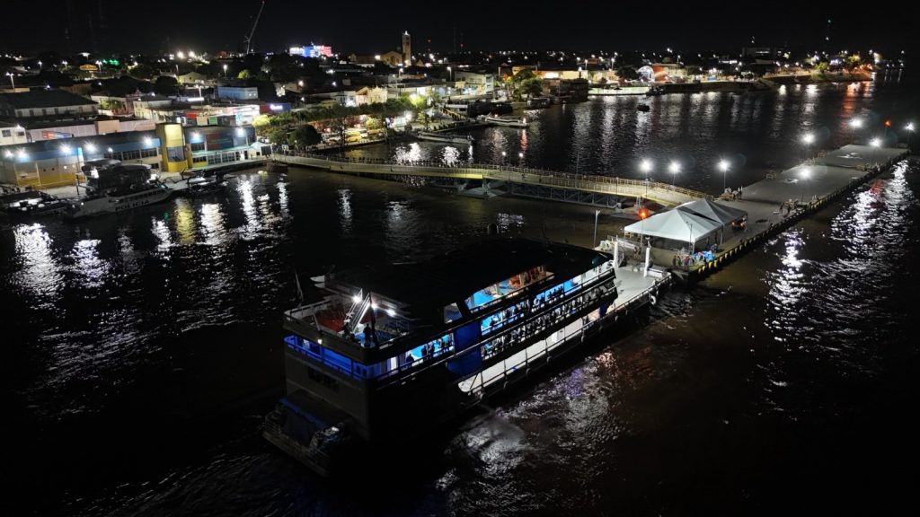 A tropa da Polícia Militar do Amazonas (PMAM) desembarcou, na madrugada desta terça-feira (24/06), para atuar no 58º Festival de Parintins, que será realizado nos dias 27, 28 e 29 de junho. Ao todo, 535 policiais militares de Manaus e municípios da Região Metropolitana foram designados para a Operação Parintins 2025.