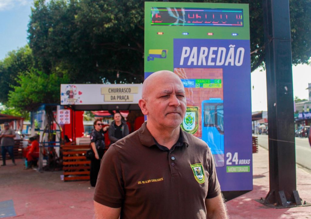 Como parte do reforço na segurança, o Governo do Amazonas, por meio da Secretaria de Estado de Segurança Pública (SSP-AM) instalou cerca de 80 câmeras do Sistema Paredão, com tecnologia de reconhecimento facial e de placas, em Parintins (a 369 quilômetros de Manaus). Os equipamentos estão instalados em pontos estratégicos da cidade e vão auxiliar as Forças de Segurança na localização de pessoas procuradas e veículos com restrição de roubo ou furto.