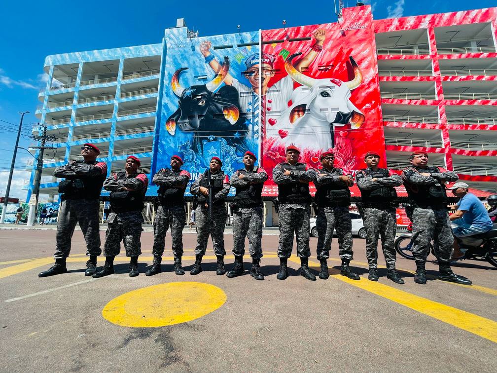 A Polícia Militar do Amazonas (PMAM) contará com o reforço do Batalhão de Policiamento de Choque (BPChoque) durante o Festival de Parintins 2025, que acontece nos dias 27, 28 e 29 de junho, em Parintins (a 369 quilômetros de Manaus). Os policiais militares da unidade irão atuar em ações voltadas para o controle de distúrbios, apoio a grandes eventos e resposta a situações de crise.