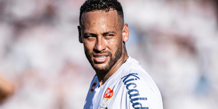 O Santos anunciou nesta terça-feira, 24, a renovação de contrato com Neymar até o final da temporada, com possibilidade de renovação após o término do vínculo. O jogador retornou ao clube onde foi revelado no início do ano e tinha acordo até o fim de junho.