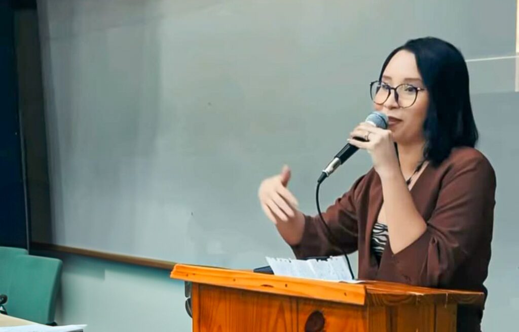 Com o apoio do Governo do Amazonas, por meio da Fundação de Amparo à Pesquisa do Estado do Amazonas (Fapeam), a pesquisadora amazonense Mariana Vieira Mitoso venceu o Prêmio Dirce Côrtes Riedel de Tese de Doutorado, concedido pela Associação Brasileira de Literatura Comparada (Abralic) com a tese “Entre rios: a figura da natureza na poesia de Juan L. Ortiz e Max Martins”.