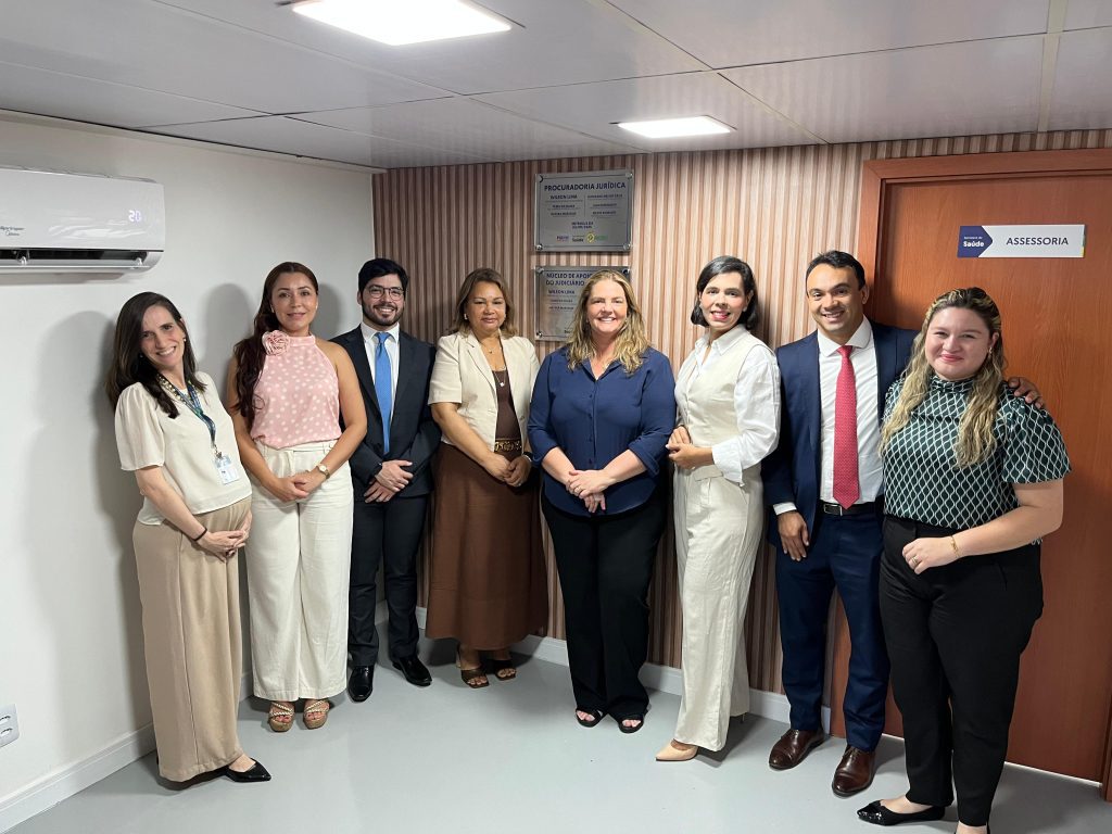A Secretaria de Estado de Saúde (SES-AM) deu mais um passo no fortalecimento da sua estrutura administrativa, ao inaugurar, nesta terça-feira (1º/07), o novo espaço da Procuradoria Jurídica e do Núcleo de Apoio Técnico do Judiciário (Natjus), localizado na sede do órgão, na avenida André Araújo, 701, bairro Aleixo.