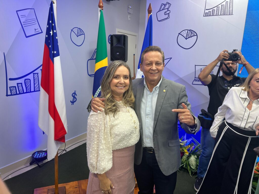 O deputado Adjuto Afonso (União Brasil), vice-presidente da Assembleia Legislativa do Amazonas (Aleam), e presidente da Frente Parlamentar de Apoio às Micro e Pequenas Empresas e Empreendedores Individuais do Amazonas (Frempeei), participou nesta sexta-feira (04/07) da inauguração da nova sede do Sebrae Amazonas em Presidente Figueiredo (a 119 quilômetros da capital). O parlamentar, que é um grande parceiro da instituição e defensor do fortalecimento dos pequenos negócios no estado, fez questão de estar presente na solenidade, reafirmando seu compromisso com o desenvolvimento econômico do interior.