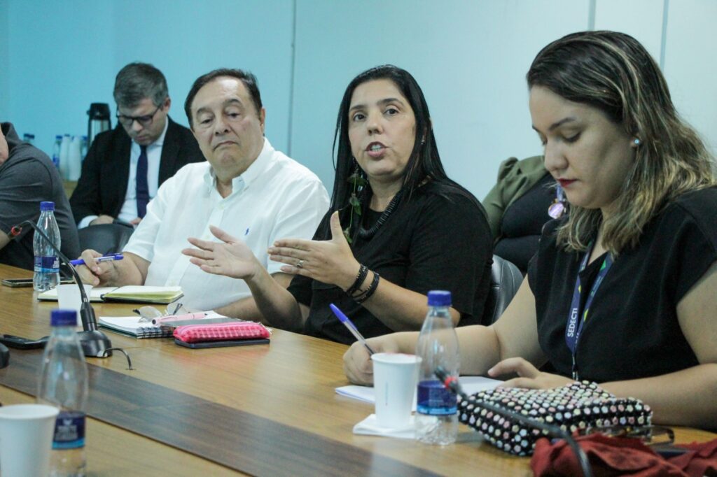 A Secretaria de Estado de Desenvolvimento Econômico, Ciência, Tecnologia e Inovação (Sedecti) realizou, nesta quinta-feira (17/07), a 132ª reunião da Câmara Setorial da Bioindústria. O evento teve como foco a atualização das Indicações Geográficas (IGs) do Amazonas, com os próximos passos voltados ao acompanhamento e fomento de potenciais IGs, ao estabelecimento de novas parcerias e ao levantamento de inovações estratégicas para o fortalecimento do setor.