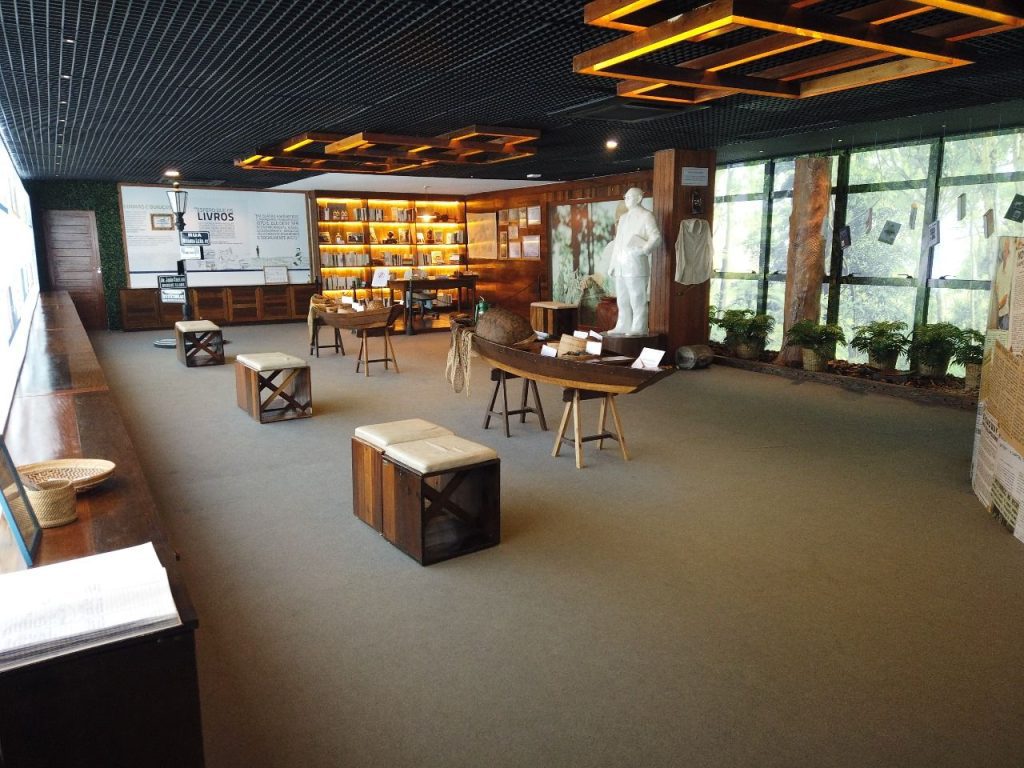 No sábado (16/08), das 10h às 12h, o Memorial Samuel Benchimol, localizado no Centro Cultural Povos da Amazônia (CCPA), Distrito Industrial I, será palco do evento “Patrimônio Histórico: Desafios e Importância na Preservação da Memória Cultural”. A iniciativa é promovida pelo Governo do Estado do Amazonas, por meio da Secretaria de Estado de Cultura e Economia Criativa, e organizada pelo Departamento de Gestão de Bibliotecas através das Bibliotecas Arthur Cezar Ferreira Reis e Mário Ypiranga Monteiro.