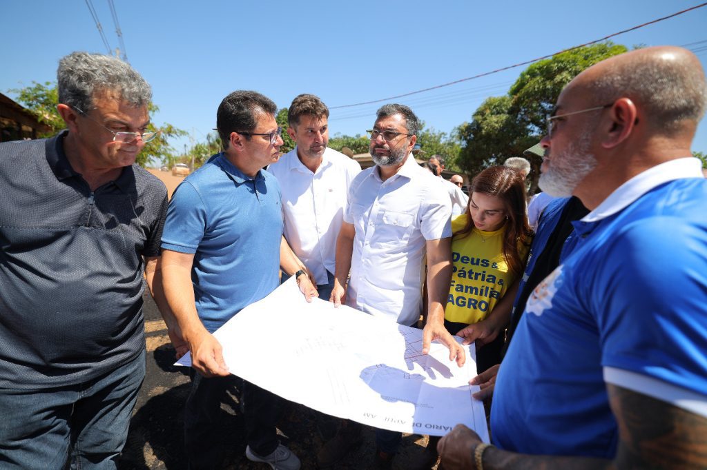O governador Wilson Lima segue ampliando os investimentos na infraestrutura do interior. Em Apuí (a 453 quilômetros de Manaus), ele anunciou, na quarta-feira (06/08), a segunda etapa das obras de recuperação do sistema viário do município e inaugurou a iluminação pública de LED, modernizada por meio do programa Ilumina+ Amazonas. O investimento é de R$ 41,5 milhões.