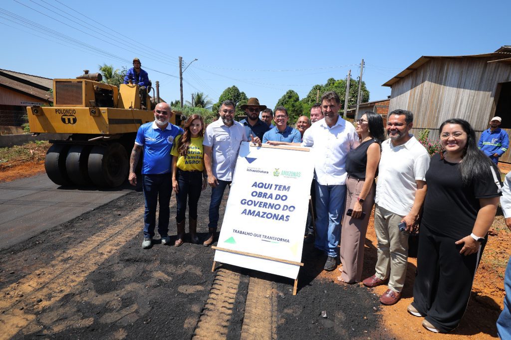 O governador Wilson Lima segue ampliando os investimentos na infraestrutura do interior. Em Apuí (a 453 quilômetros de Manaus), ele anunciou, na quarta-feira (06/08), a segunda etapa das obras de recuperação do sistema viário do município e inaugurou a iluminação pública de LED, modernizada por meio do programa Ilumina+ Amazonas. O investimento é de R$ 41,5 milhões.
