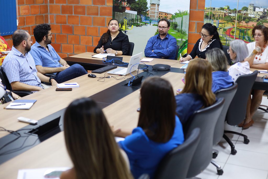 Comunidades indígenas e ribeirinhas dos municípios de Lábrea e Humaitá (a 702 e 590 quilômetros de Manaus, respectivamente), no sul do Amazonas, vão receber o projeto-piloto do Programa Dignidade Menstrual, do Fundo das Nações Unidas para a Infância (Unicef). A iniciativa, que tem o apoio do Governo do Amazonas, tem como objetivo promover a saúde e a higiene menstrual, por meio da distribuição de kits básicos de uso pessoal.