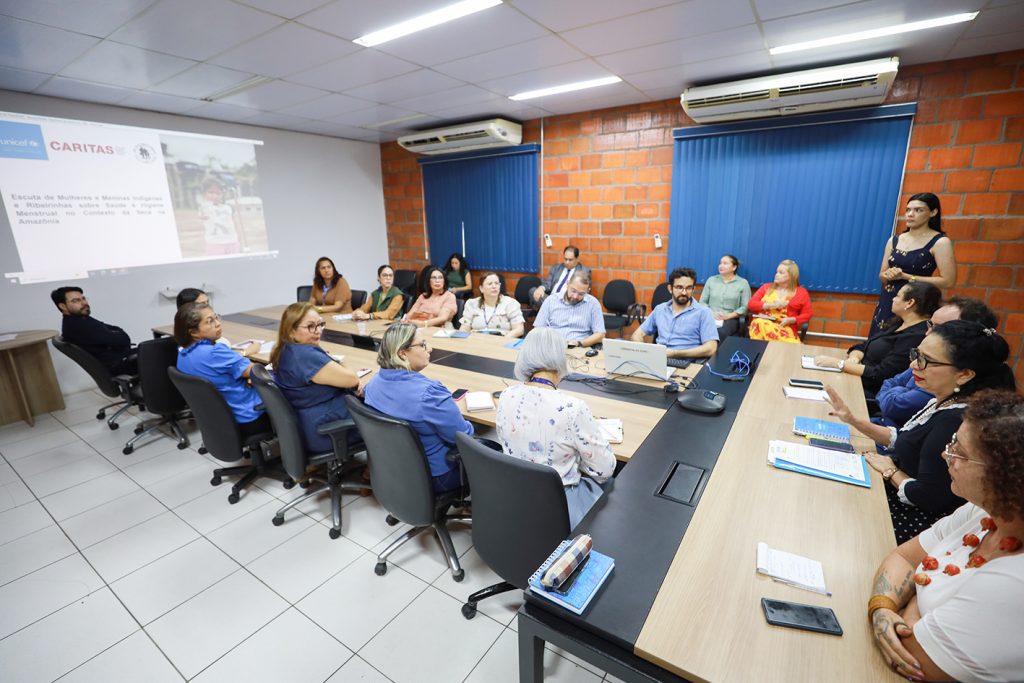 Comunidades indígenas e ribeirinhas dos municípios de Lábrea e Humaitá (a 702 e 590 quilômetros de Manaus, respectivamente), no sul do Amazonas, vão receber o projeto-piloto do Programa Dignidade Menstrual, do Fundo das Nações Unidas para a Infância (Unicef). A iniciativa, que tem o apoio do Governo do Amazonas, tem como objetivo promover a saúde e a higiene menstrual, por meio da distribuição de kits básicos de uso pessoal.