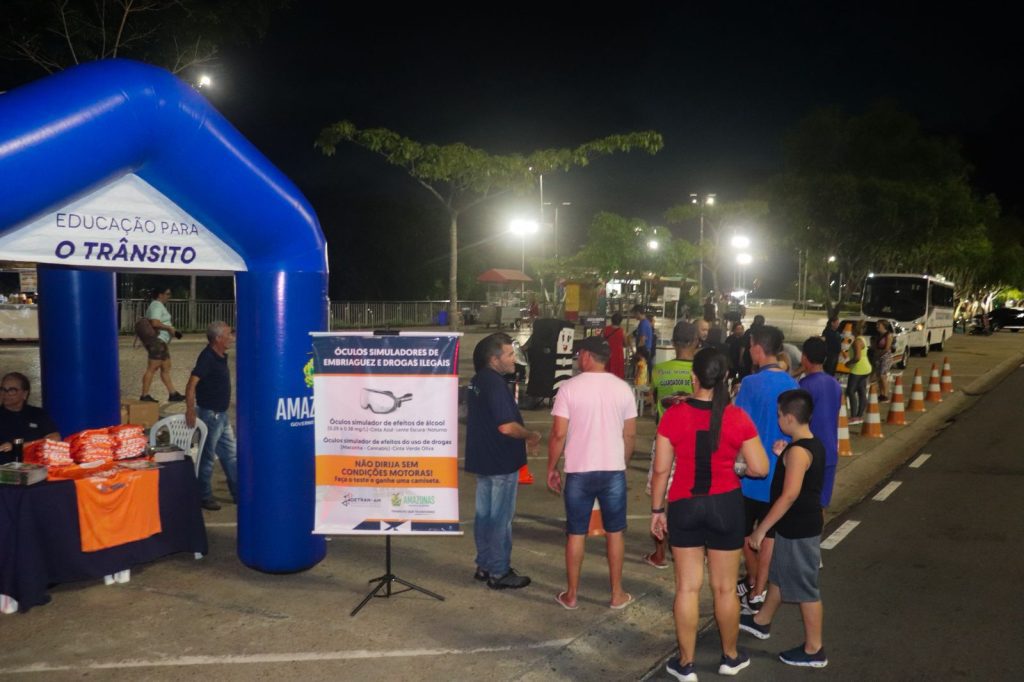 O Departamento Estadual de Trânsito do Amazonas (Detran-AM), por meio das equipes de Fiscalização e de Educação para o Trânsito, promoveu uma ação educativa de conscientização para um trânsito seguro no calçadão da Ponta Negra, zona oeste de Manaus. A quinta edição da ação ocorreu na noite de quarta-feira (03/09).