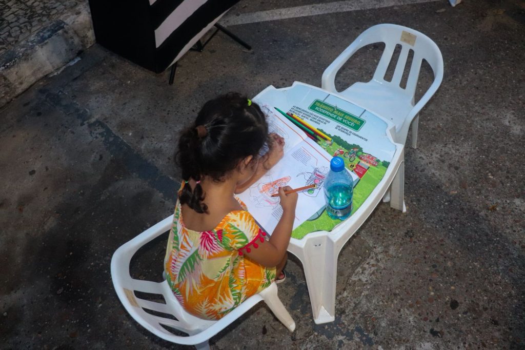 O Departamento Estadual de Trânsito do Amazonas (Detran-AM), por meio das equipes de Fiscalização e de Educação para o Trânsito, promoveu uma ação educativa de conscientização para um trânsito seguro no calçadão da Ponta Negra, zona oeste de Manaus. A quinta edição da ação ocorreu na noite de quarta-feira (03/09).