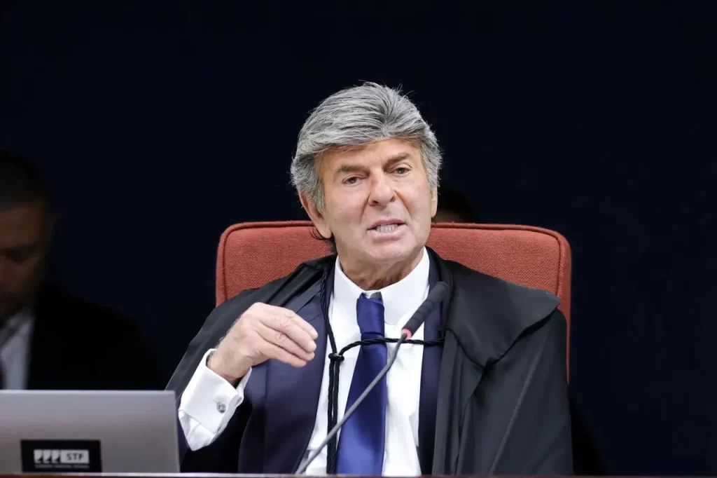 Luiz Fux vota para absolver Bolsonaro e demais réus do crime de organização criminosa