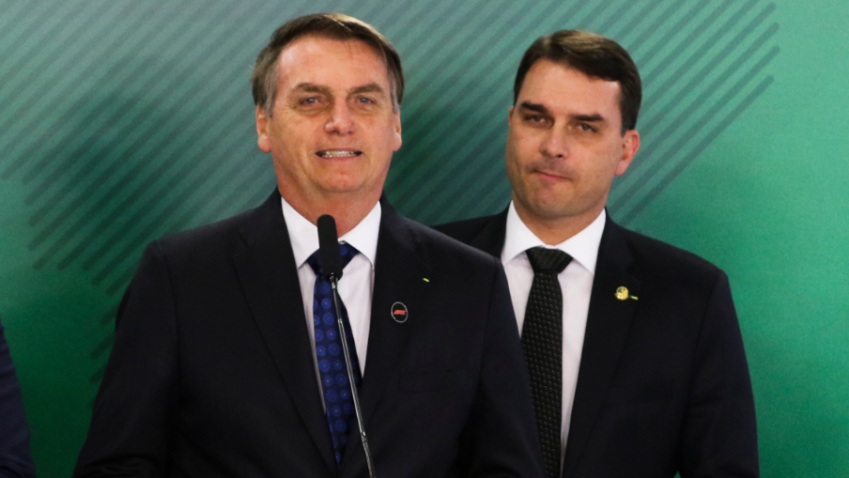 Flávio Bolsonaro: condenação do pai no TSE foi manipulada