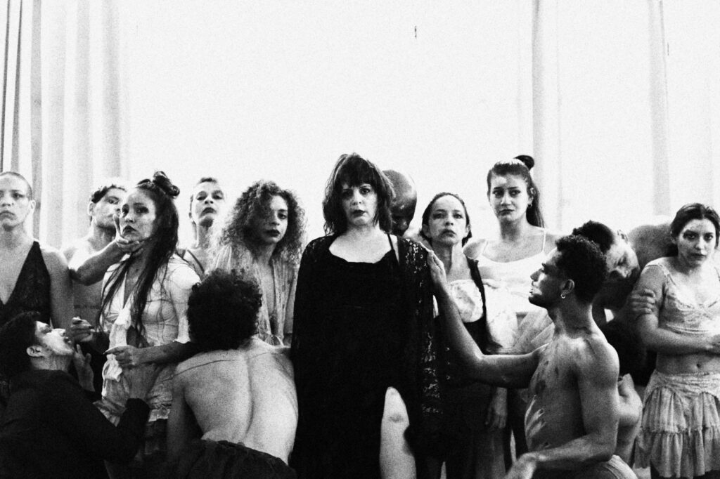 Espetáculo de dança ‘Cabaré Chinelo’ estreia no Teatro Amazonas