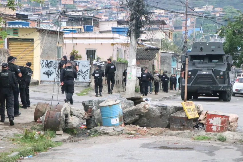 Operação no Alemão deixa pelo menos 60 mortos em megaoperação no RJ