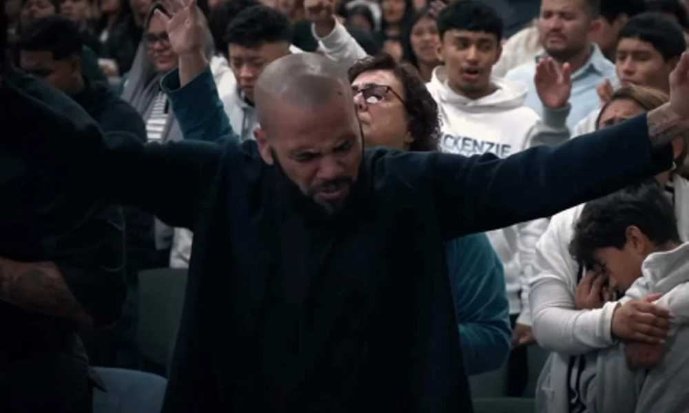 Após deixar prisão, Daniel Alves surge como pregador em igreja na Espanha