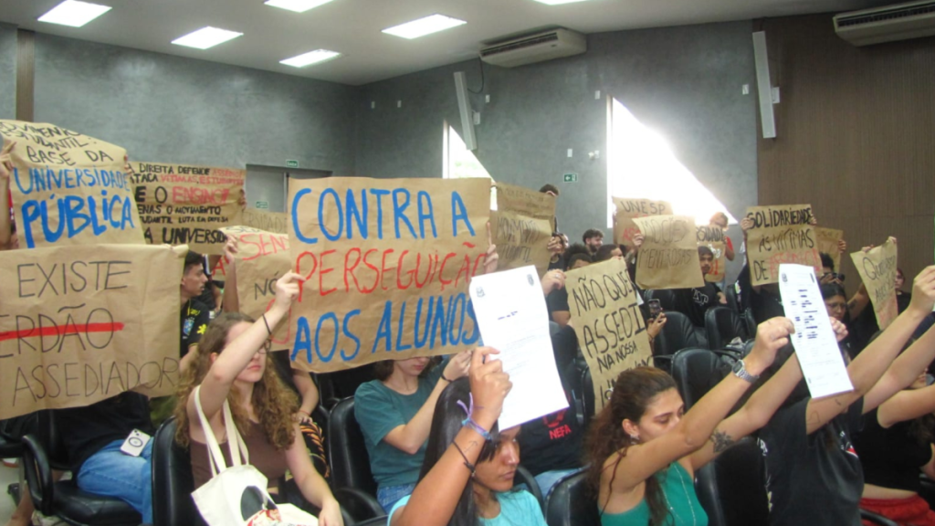 Universitários denunciam professor por assédio e agressões em Franca