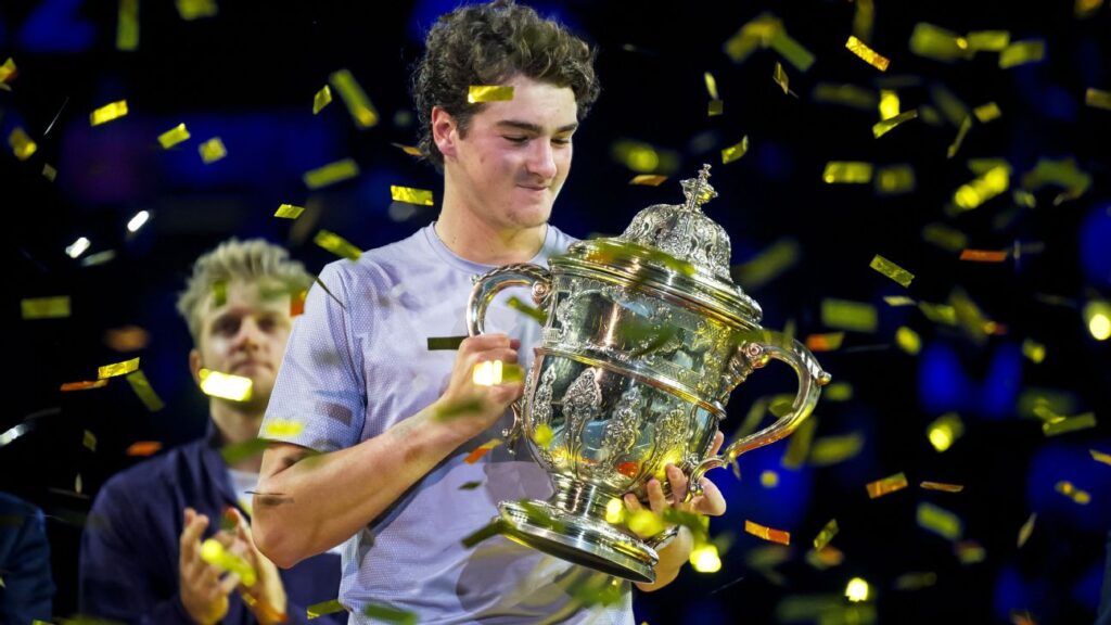 João Fonseca faz história, vence Fokina e é campeão do ATP 500 da Basileia
