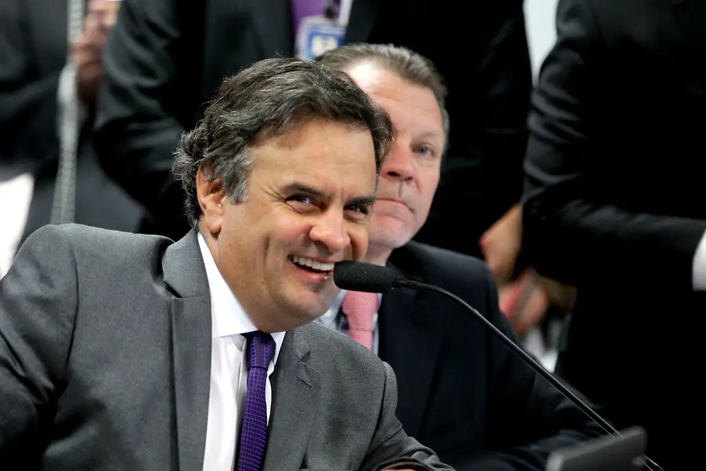 Aécio Neves assume presidência do PSDB e sinaliza possível apoio a Tarcísio em 2026