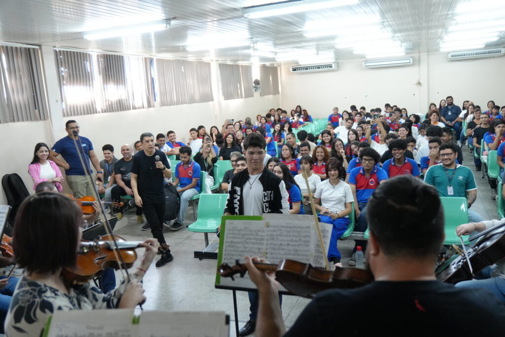 Vivência Cultural: Alunos da Escola Estadual Tiradentes têm tarde de música clássica com a Orquestra da Câmara Amazonas