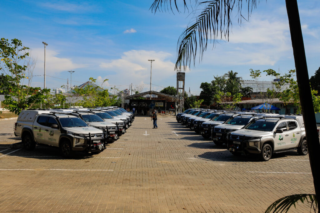 Governador Wilson Lima entrega 16 viaturas e equipamentos para reforçar atuação de equipes no combate ao desmatamento e queimadas no Amazonas