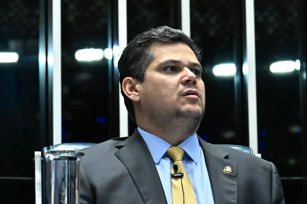 Davi Alcolumbre diz que sabatina de Jorge Messias será realizada no “momento oportuno”